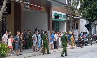 Cháy căn hộ tầng 12 chung cư, nhiều người hốt hoảng tháo chạy
