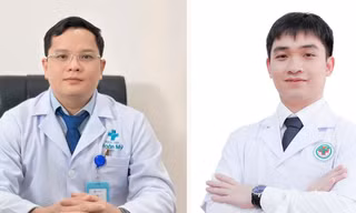 Khen thưởng hai bác sĩ cứu người đột quỵ trên sân bóng chuyền