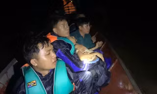 Vượt sông trong đêm mưa lũ đưa học sinh lớp 5 lên cơn co giật đi cấp cứu
