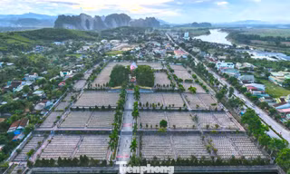 Người dân dỡ nhà, nhường đất mở rộng nơi yên nghỉ liệt sĩ