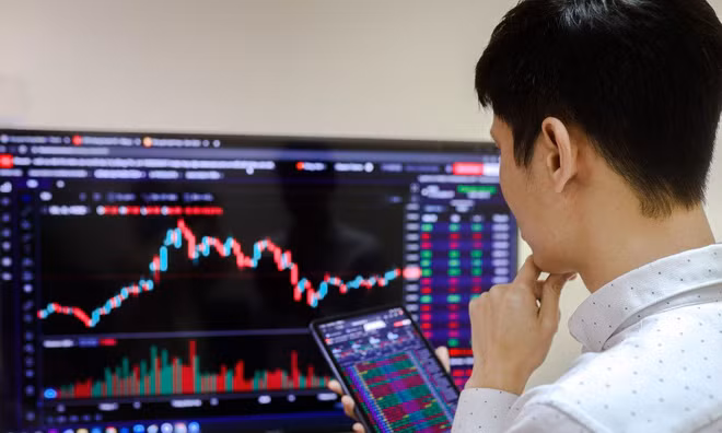 Chứng khoán hướng đỉnh cũ, dòng tiền liệu có đủ mạnh?