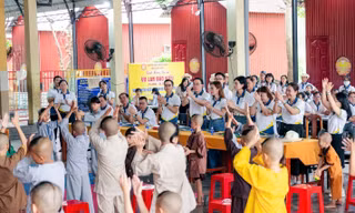 Khu y tế kỹ thuật cao TP.HCM lan tỏa “Hạnh phúc của sự sẻ chia” tại mái ấm Hồng Quang