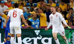 Rooney lập công, Ukraine bị loại