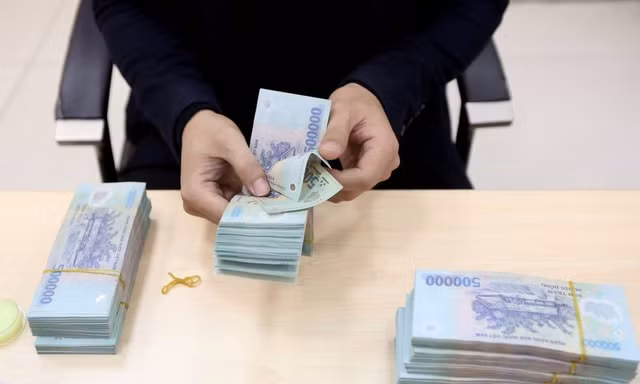 Vì sao người dân thích gửi tiền ngân hàng?