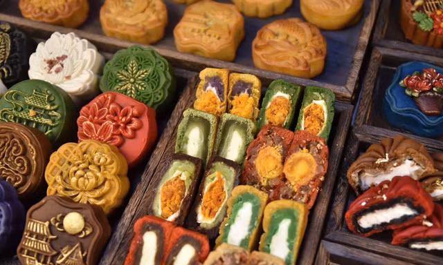 Bánh trung thu ‘nhà làm’ rộn ràng chợ mạng