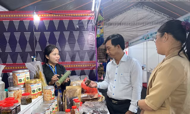 Khuyến công mở đường cho đặc sản vùng miền vươn xa