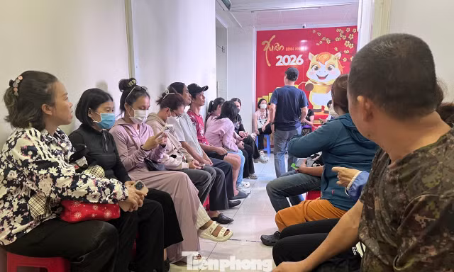 Ngược đời: Xếp hàng cả ngày không bán được vàng SJC