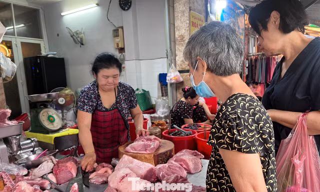 Chật vật trước ‘bão’ giá, phí