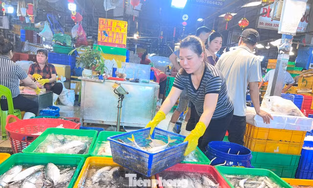 'Ngộp thở' khi giá thực phẩm leo thang