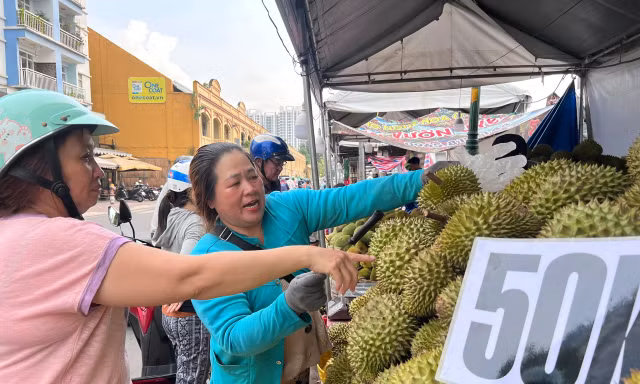 Mê mẩn với đặc sản trái cây, bánh dân gian Nam bộ ở lễ hội 'trên bến dưới thuyền'