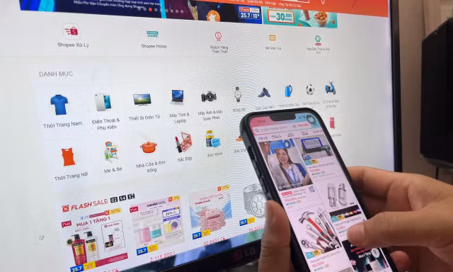 Khi kẻ gian biết rõ bạn là ai: Mặt trái đáng sợ của mua sắm online