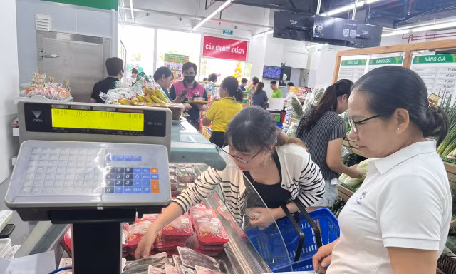 Cuộc đua kéo hàng hóa về tận ngõ