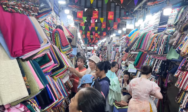 Kéo khách đến chợ truyền thống bằng chiêu ‘quen mà lạ’