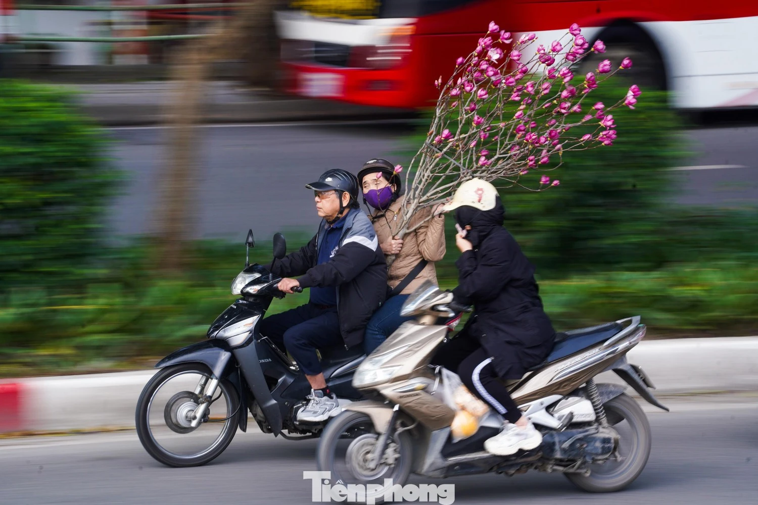 Không khí lạnh tràn về, miền Bắc đón Tết trong giá rét và mưa phùn