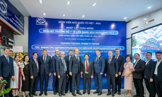 Bộ trưởng Bộ Y tế Nga thăm và làm việc tại Bệnh viện Mắt quốc tế Việt - Nga