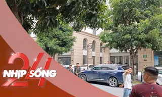 NHỊP SỐNG 24: Cảnh sát xuất hiện tại nhà Huấn 'Hoa Hồng'