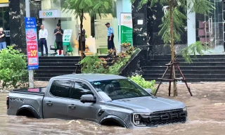 NÓNG 30/9: Mưa lớn liên tiếp, cập nhật những tuyến đường ngập úng ở Hà Nội