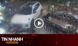 TIN NHANH: Lái ô tô lao vào quán làm chết người, có thể bị xử lý như thế nào?