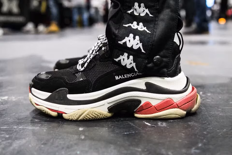 yeezy-balenciaga-on-foot-sneaker-con-london-000.jpg
