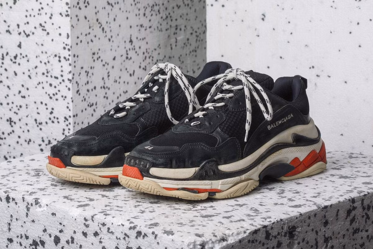 balenciaga-triple-s-fw17-7-2-b2bef38dcb394548b1d27485aa4cc93d-a2b245542e874622832536671f9e0239.jpg