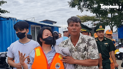 Giây phút trở về đất liền của cô gái trôi dạt 8 giờ trên biển