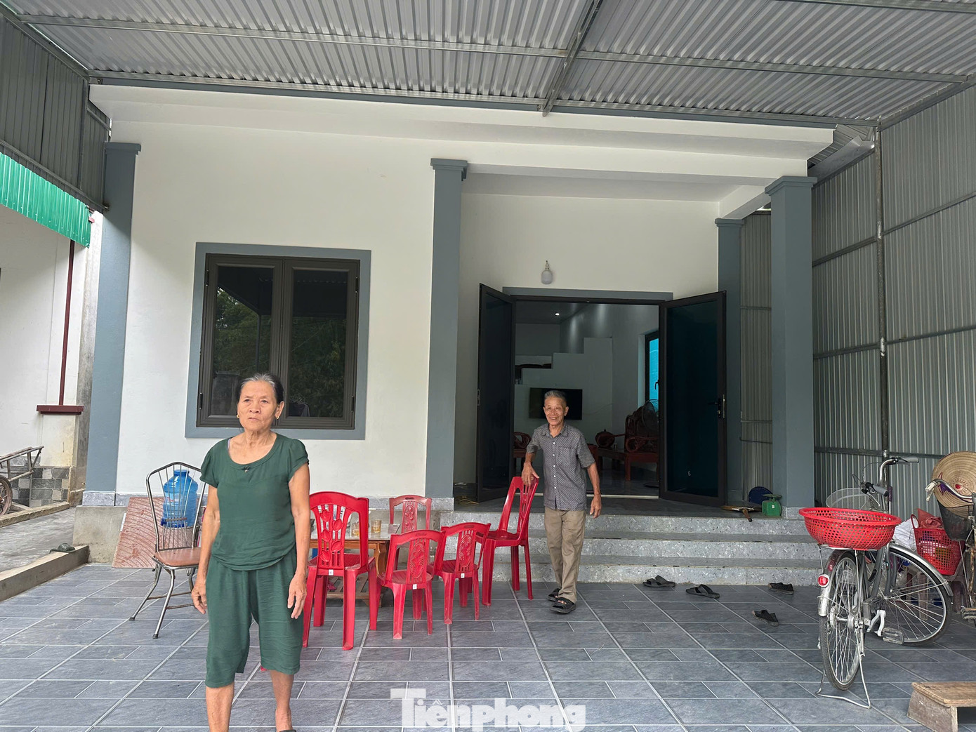 Właśnie ukończono budowę nowego domu dla osób objętych programem tymczasowej likwidacji mieszkań w wiosce Dai Dong. tp-hoai-jjd.jpg