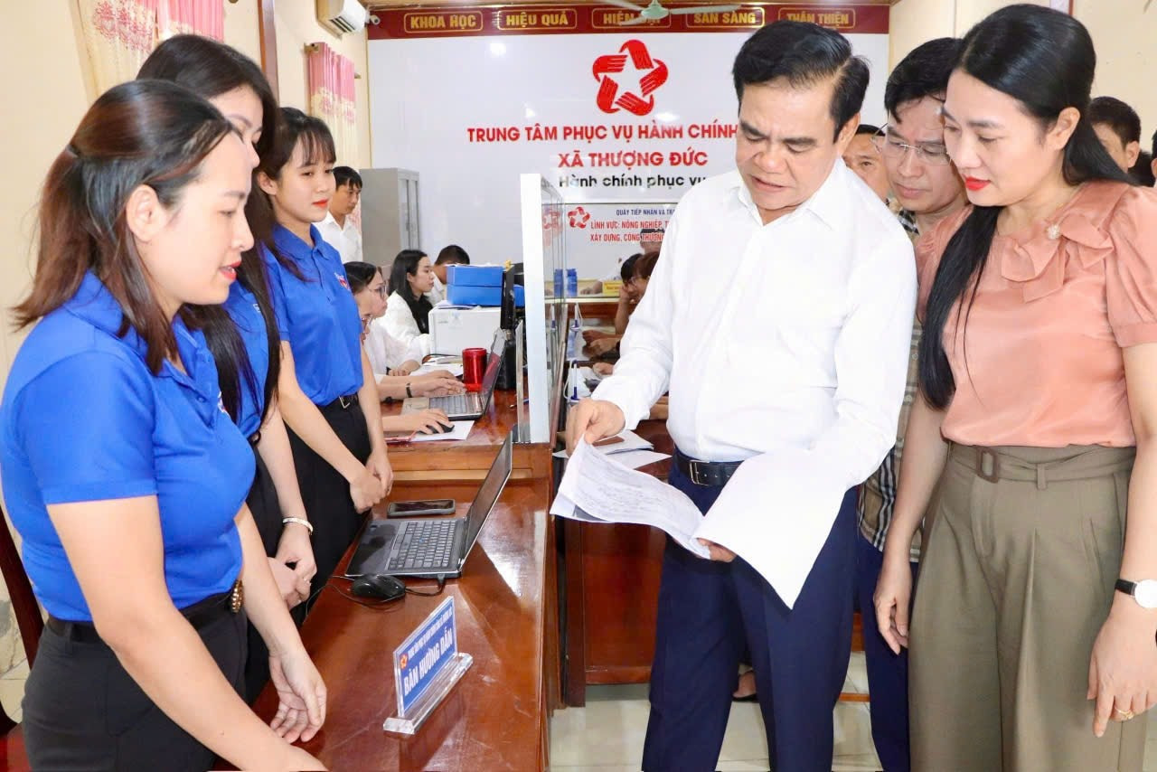 chu-tich-ubnd-tinh-ha-tinh-vo-trong-hai-cung-doan-cong-tac-kiem-tra-viec-van-hanh-chinh-quyen-dia-phuong-2-cap-anh-hn-2.jpg