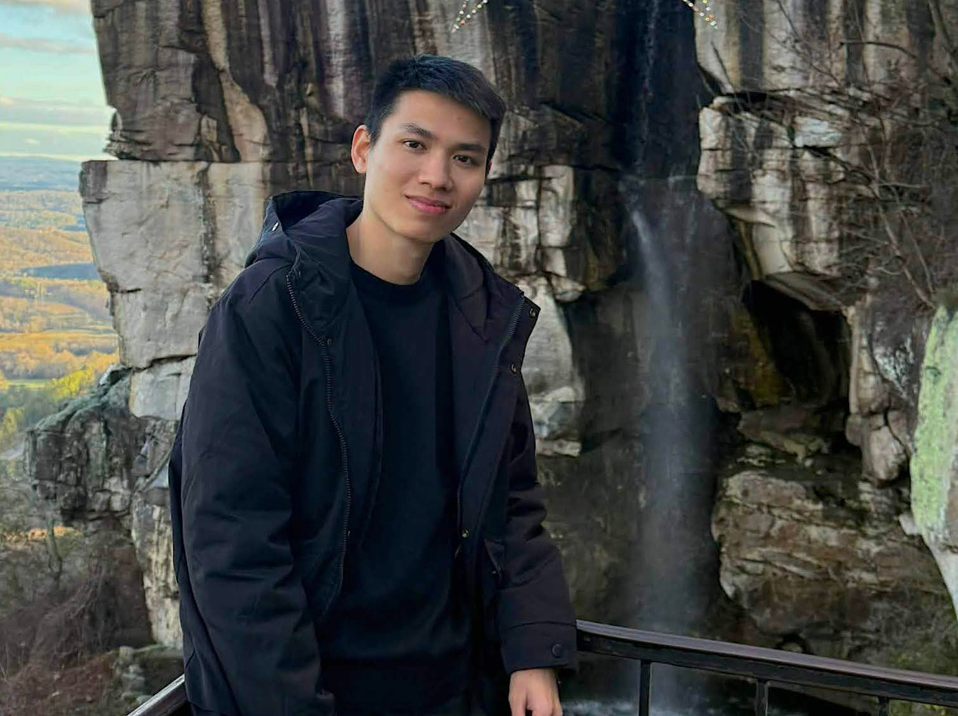 Anh Phan Nhật Duy - nghiên cứu sinh Tiến sĩ ngành Toán tại Đại học Illinois, Hoa Kỳ. 597298453-1657129391927061-176527854564754533-n-8211.jpg