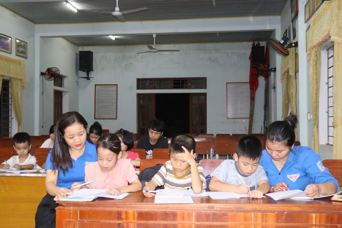 Học sinh hào hứng khi tham gia buổi học. b7d9c52123fdaba3f2ec.jpg