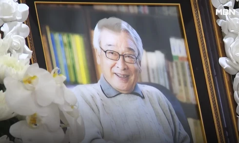 Dòng người đến viếng 'ông nội quốc dân' Lee Soon Jae