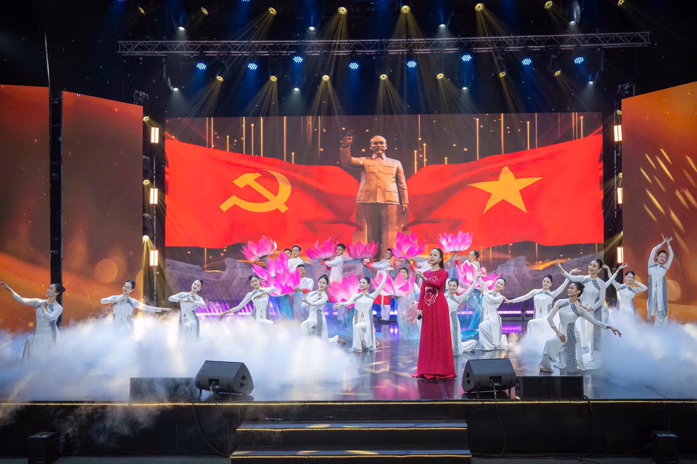 6bao-ve-nen-tang-tu-tuong-cua-dang.jpg