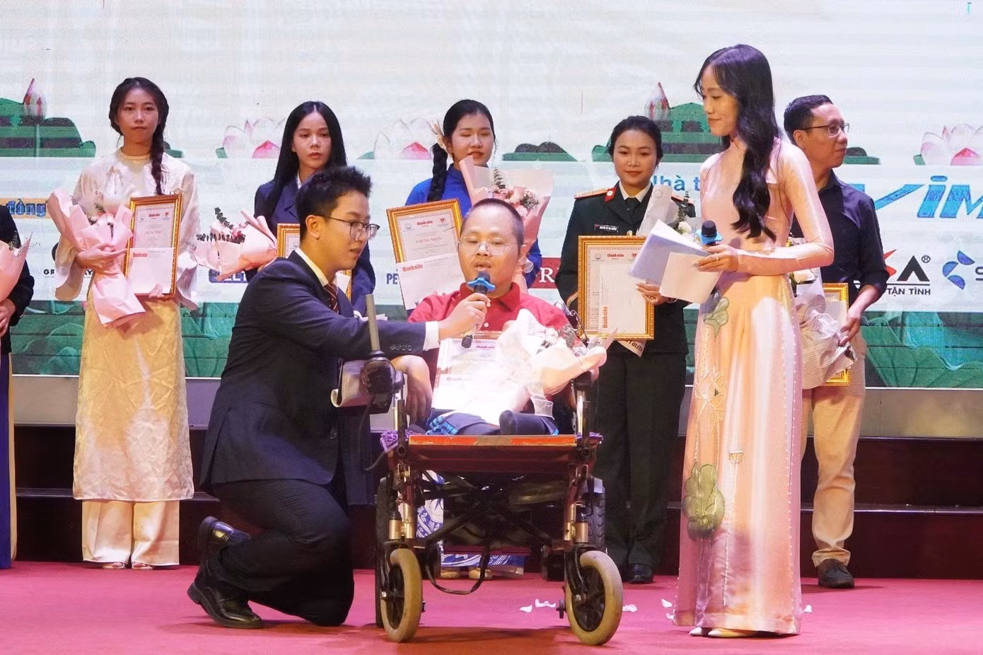 1vuot-len-so-phan-khuyet-tat.jpg