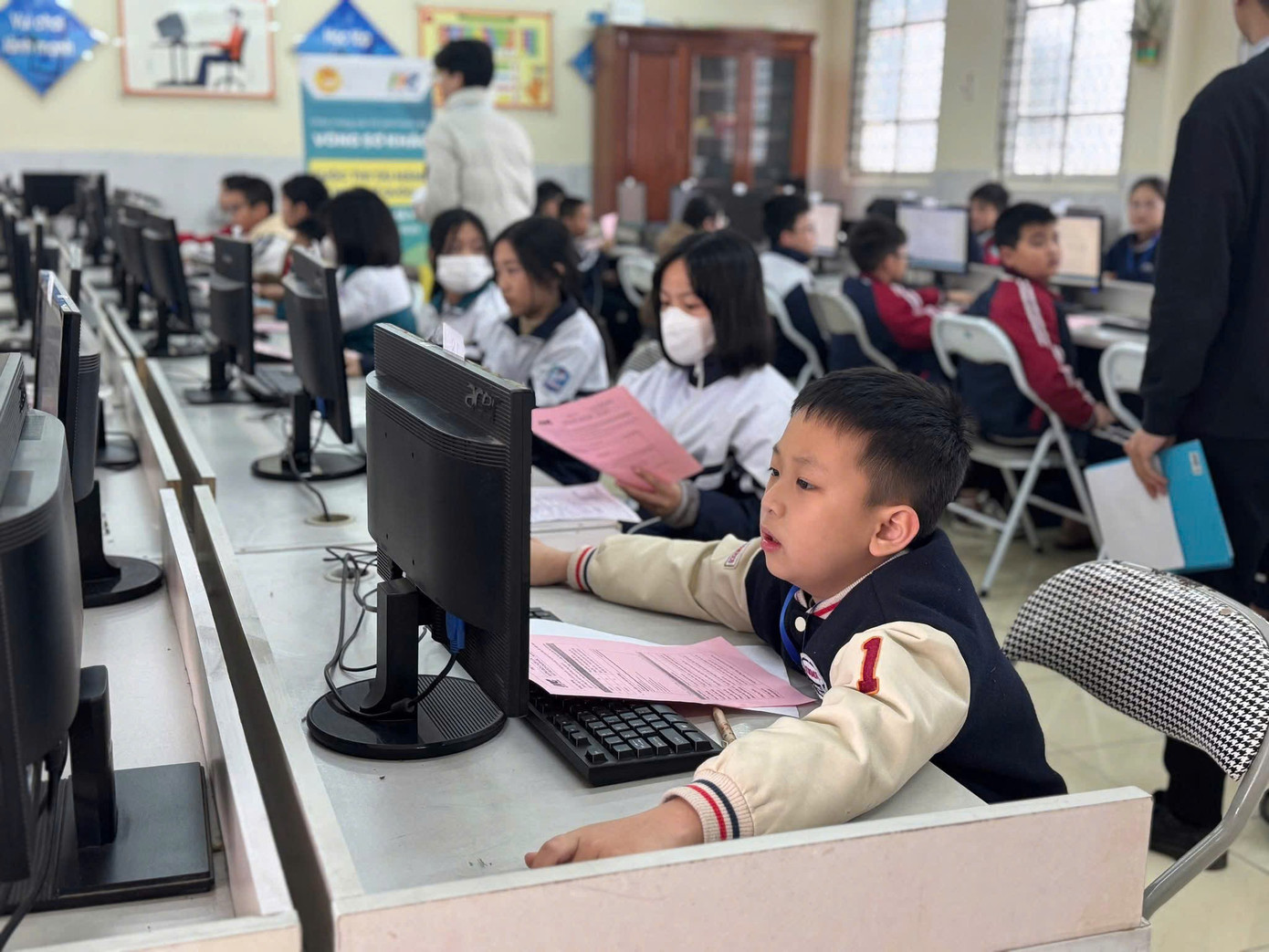 ការប្រកួតប្រជែងទេពកោសល្យព័ត៌មានវិទ្យាអន្តរជាតិ - ទីក្រុងហាណូយ ឆ្នាំសិក្សា 2025-2026 គឺសម្រាប់សិស្សានុសិស្សចាប់ពីថ្នាក់ទី 3 ដល់ទី 12 នៅទូទាំងទីក្រុង។ 4.jpg