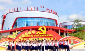 Khánh Hòa 'thay áo mới' chào mừng Đại hội đại biểu Đảng bộ tỉnh