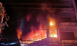 Cháy lớn tại nhà trọ 4 tầng gần chợ Đầm Nha Trang