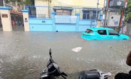 Trường học ngập sâu, Khánh Hòa cho học sinh nghỉ học