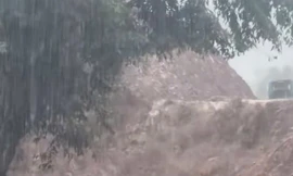 Khánh Hòa: Nhiều điểm sạt lở chia cắt giao thông trên đèo Khánh Sơn