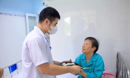 Nơi bệnh nhân được phục vụ cơm miễn phí tận giường