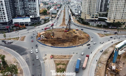 Lắp đèn chiếu sáng cho người dân qua công trường giao thông đẹp nhất Hải Phòng ngày Tết