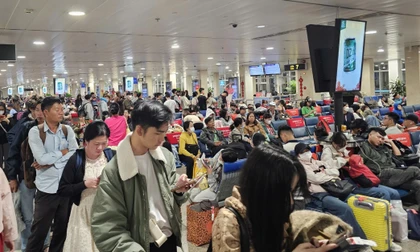 Hôm nay hơn 1.000 chuyến bay tới Tân Sơn Nhất, khách cao nhất 10 năm qua