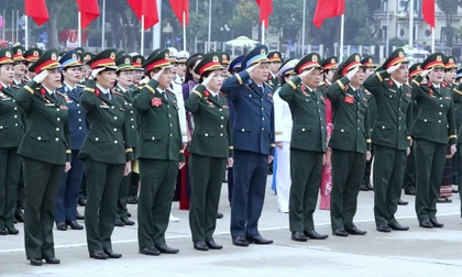 Phụ nữ Quân đội quyết tâm xứng đáng 10 chữ vàng do Quân ủy Trung ương trao tặng