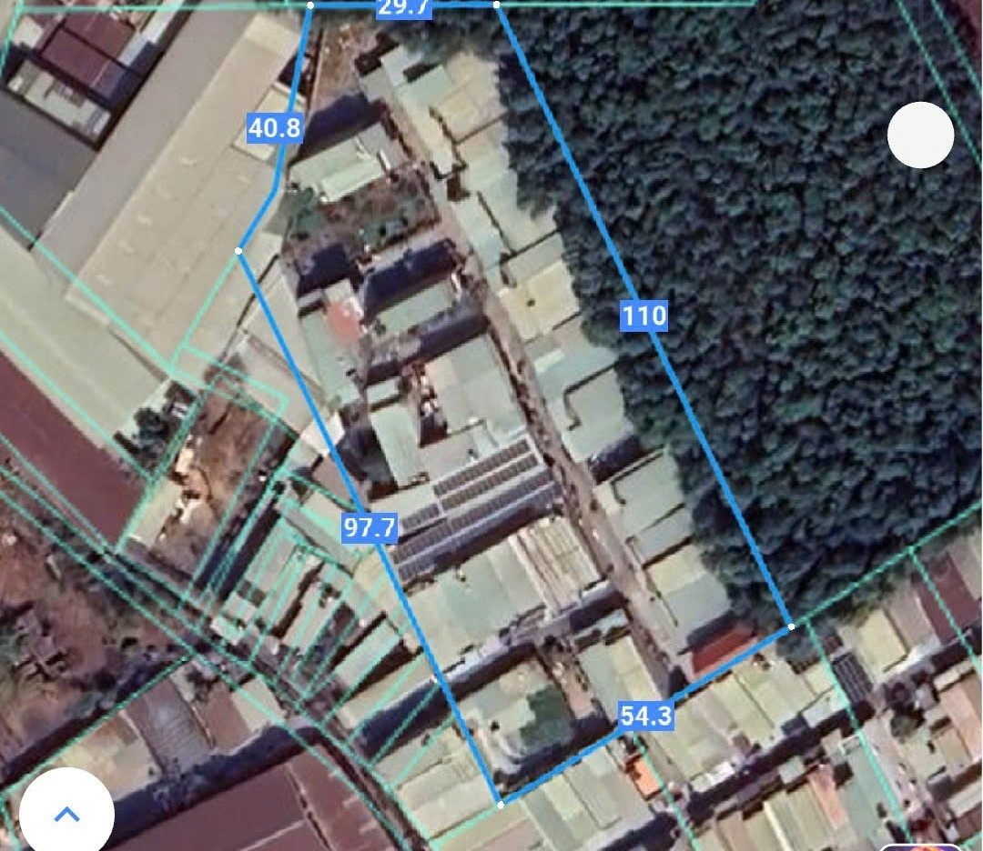 Vị trí khu đất xây dựng gần 50 căn nhà (ảnh chụp từ vệ tinh). dat.jpg