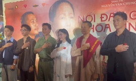 Hòa Minzy hội ngộ dàn cast "Mưa Đỏ", hé lộ lý do phát hành audio trước MV