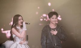 "Anh trai" Vương Bình tái hiện loạt hit, song ca ngọt lịm cùng một nữ ca sĩ