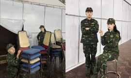 Hương Giang "hai mặt một lời" với Duy Khánh ở hậu trường show vì màn giả giọng