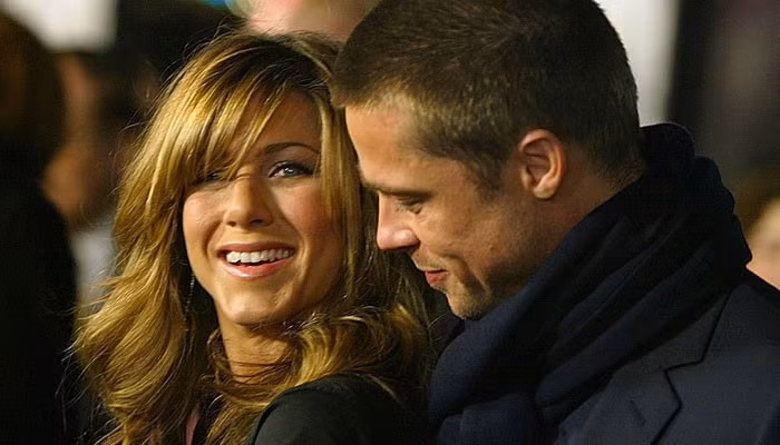 Mẹ của Brad Pitt cầu xin con quay lại với Jennifer Aniston?