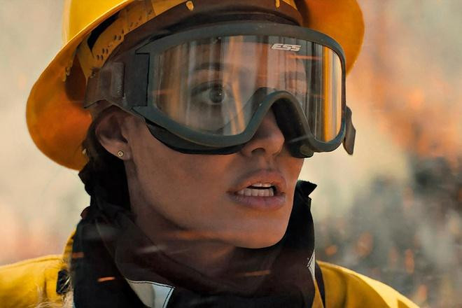 Angelina Jolie trở lại đóng phim hành động ở tuổi 46