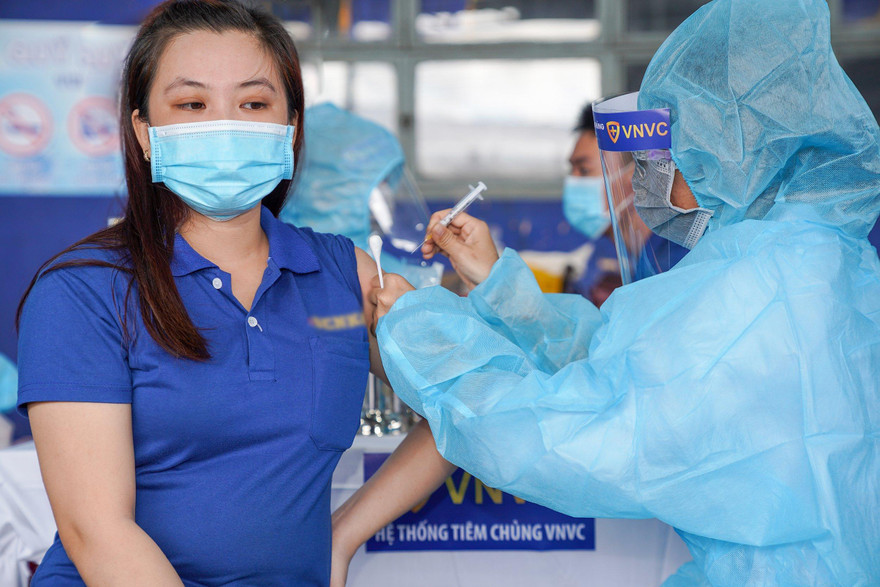 TPHCM: Thời gian giãn cách 2 mũi Astra Zeneca rút ngắn xuống 6 tuần