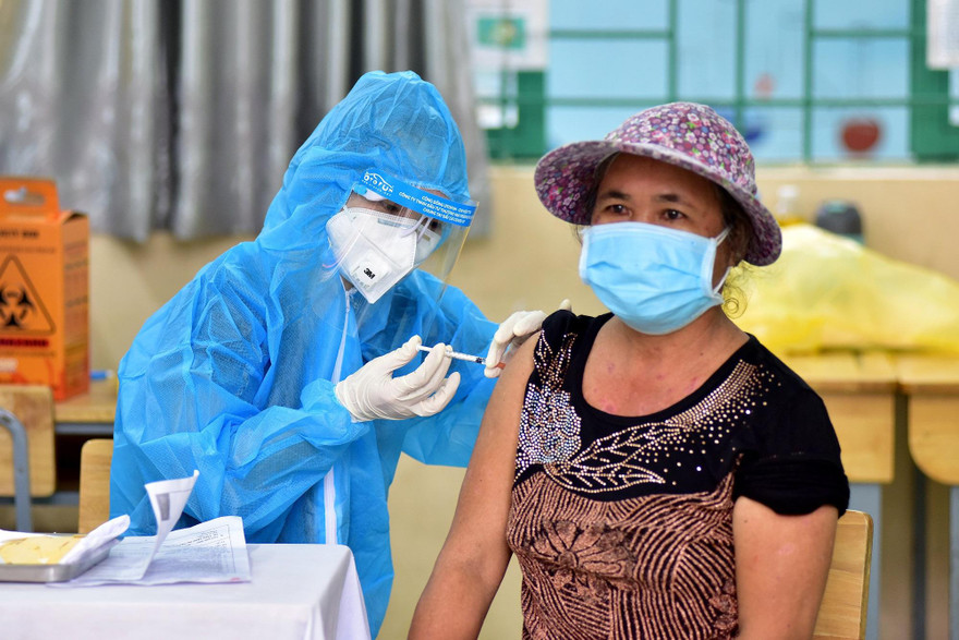 Hơn 60% người dân TPHCM tiêm đủ 2 mũi vắc xin ngừa COVID-19