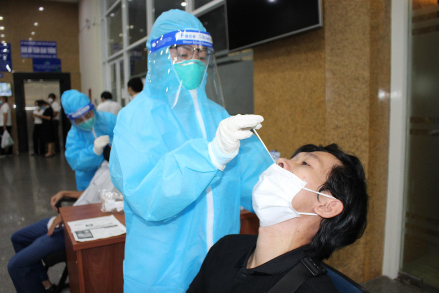 TPHCM: Khoảng 150.000 trường hợp test nhanh dương tính SARS-CoV-2